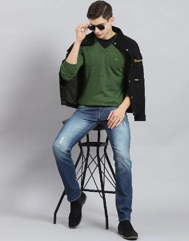 Men Green Solid V Neck Full Sleeve Sweater