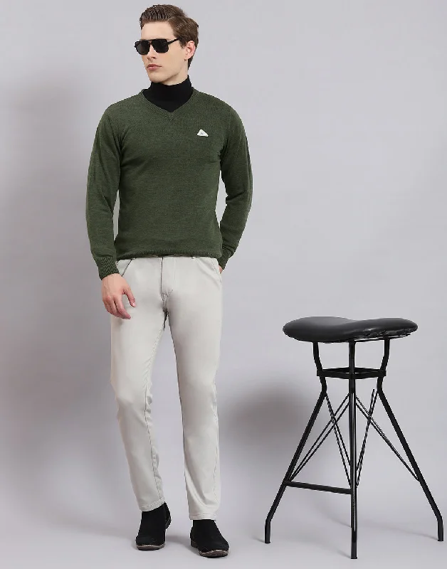 Men Green Solid V Neck Full Sleeve Sweater