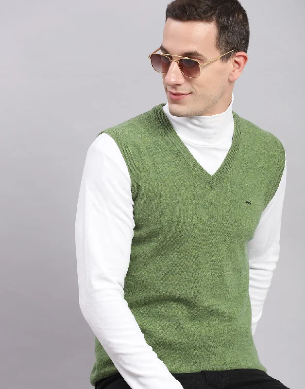 Men Green Solid V Neck Sleeveless Sweaters/Pullovers