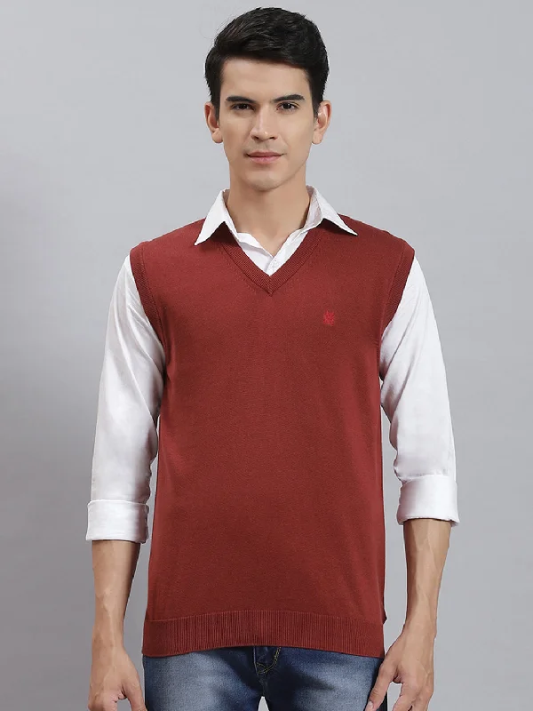 Men Maroon Solid V Neck Sleeveless Sweaters/Pullovers